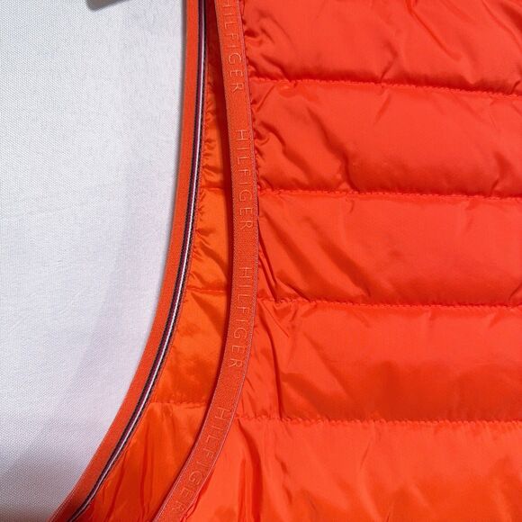 Tommy Hilfiger Men’s Small Lightweight Thermal Insulation Packable Puffer Vest - Picture 4 of 12